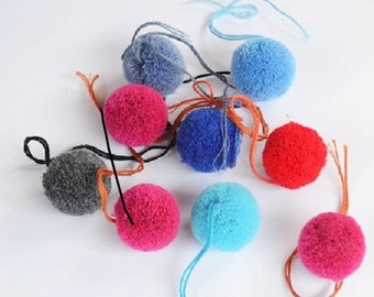 Set of 100 pompons size 1,2 cala, color to choose from the palette.