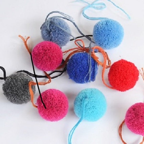 Set of 100 pompons size 1,2 cala, color to choose from the palette.