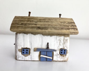 Small house made of driftwood, driftwood decoration, driftwood house, maritime decoration, maritime decoration, driftwood art