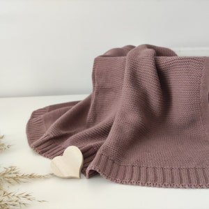 Babydecke gestrickt, kuschelig leichte Decke, personalisiert Mauve
