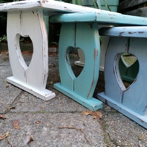 Set van 3 krukken Shabby Chic bankje klein bijzettafeltje bloemenkruk maritiem hart