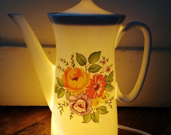 Table lamp old teapot roses