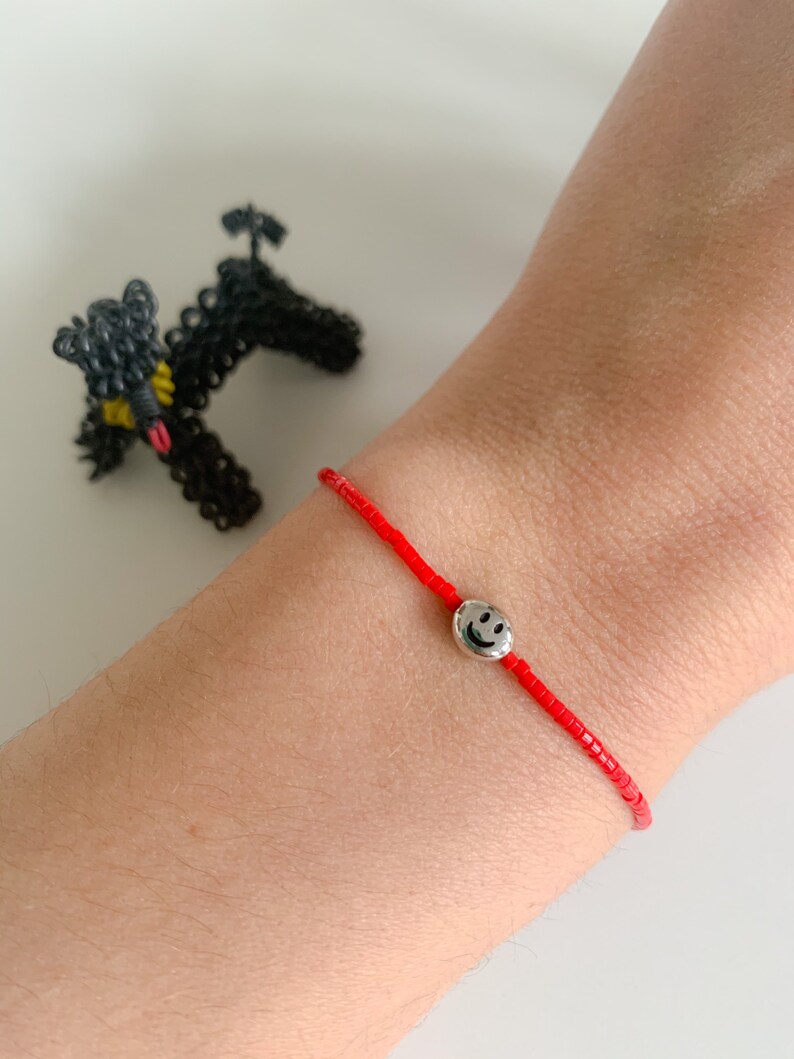 Perlenarmband Armband Freundschaftsarmband Smiley Smile Rot Silber Fein Filigran Minimalistisch Individualisierbar zdjęcie 1