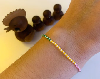 Perlenarmband Armband Freundschaftsarmband Bunt Sommer Fein Filigran Minimalistisch Streifen Gestreift Weiß