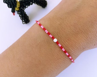 Perlenarmband Armband Freundschaftsarmband Bunt Rosa Rot Weiß Fein Filigran Minimalistisch