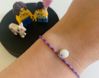 Parelarmband armband vriendschapsarmband paars donkerrood witte hanger emaille fijn filigraan minimalistisch