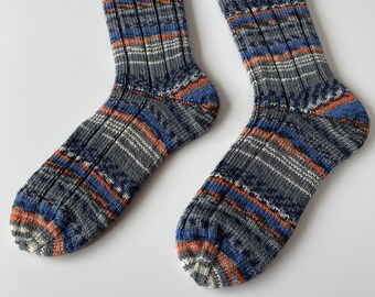 Hand-knitted men's socks gray colorful with self-running pattern (25/23)
