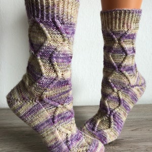 Socken YinYang nach einem Design von Regina Satta Bild 1