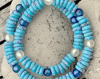 Halskette Kroboperlenkette mediterran hellblau recycelte Glaserlen aus Ghana, Polarisperlen, dehnbarer Nylonfaden, GL: ca. 53 cm (ungedehnt)