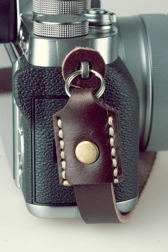 LEATHER CAMERA STRAP WITH HOOK LETHAUS CONIAC
