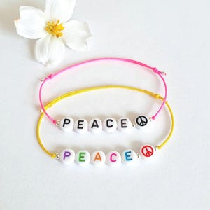 Friedensarmband/Buchstabenperlen PEACE/ Freundschaftsarmband zur Wahl/ 925 Sterling Silber/Nylonband verschiedene Farben/ personalisierbar