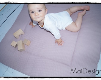 Thick playmat made of old pink waffle piqué