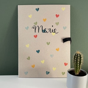 Cartella "cuori", A4+/A3+, con testo desiderato