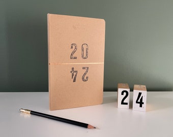 Taschenkalender, Jahreskalender, Buchkalender 2024, D/E A5