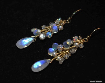 Mondstein-Ohrhänger mit Welo-Opalen, Zirkonen, Süßwasserperlen mit 24 Karat Gold Vermeil
