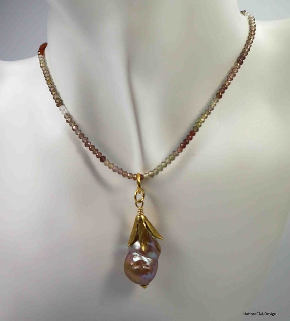 Tunduru sapphire necklace with gold lavender flameball Keshi bead, pearl cap and lobster clasp made of 925 silver (gold plated)