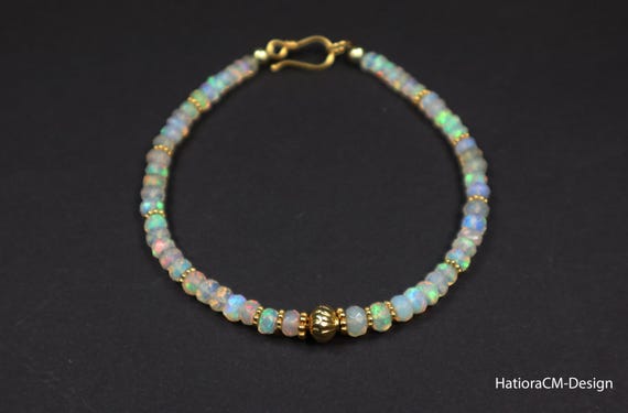 Bracelet with ethiopian opals, with intermediate parts and carabiner closure in gold-plated silver (925)