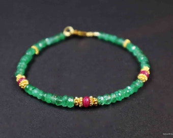 Smaragd-Armband mit Birma-Rubinen, Zwischenteilen und Verschluss aus 24 Karat Gold Vermeil (925)