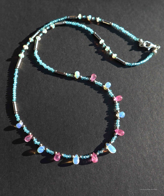 Apatite necklace with pink sapphires (AAA) and Ethiopian Welo opals, intermediate parts and lobster clasp made of rhodium-plated silver 925