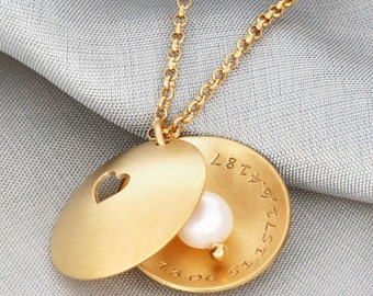 Medaillon vergoldet, Namenskette,Kette Gravur, Geschenk an Mutter, Schmuck zur Geburt, personalisierter 19mm Anhänger mit Perle gold