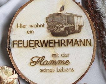 Geschenk Feuerwehrmann Baumscheibe mit Gravur Feuerwehr Auto witzige Geschenkidee Gartendeko Freiwillige Feuerwehr Papa Mann Opa Spruch Holz
