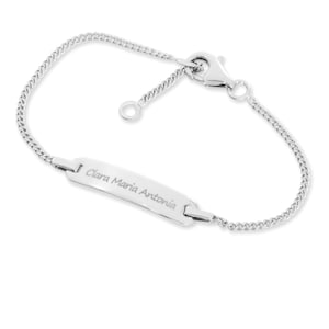Könnte beinhalten: Silberkette Armband mit einem personalisierten Namensschild, graviert mit "Clara Maria Antonia".