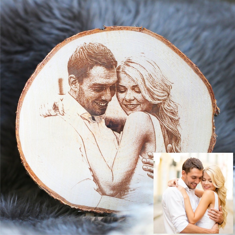 Baumscheibe mit Foto Gravur Geschenk für Paare zum Jahrestag Geschenkidee Vatertag Muttertag Bester Papa Bild Hochzeit Fotogravur Holzbild Bild 4