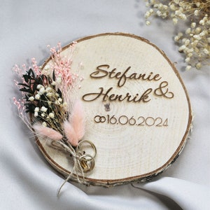 Ring pillow personalized with bouquet of dried flowers tree slice wood with engraving pink gift wedding ring holder bride and groom