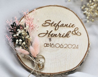 Cuscino per fedi personalizzato con bouquet di fiori secchi in legno di fetta di albero con incisione rosa, regalo di nozze, portafedi per gli sposi