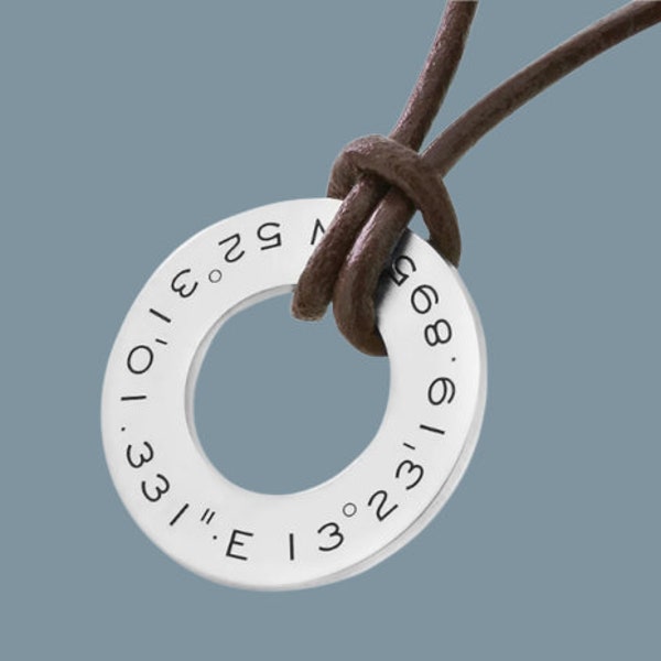 Namenskette Herrenschmuck Koordinaten Männerkette Leder Ziehknoten Verschluss verstellbar 23mm Silberanhänger 925 personalisiert Daten Text