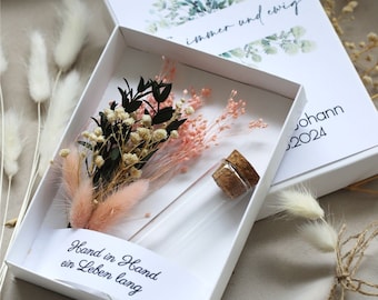 Personalized wedding money gift in a dried rose gift box – a unique gift idea for the bride and groom.
