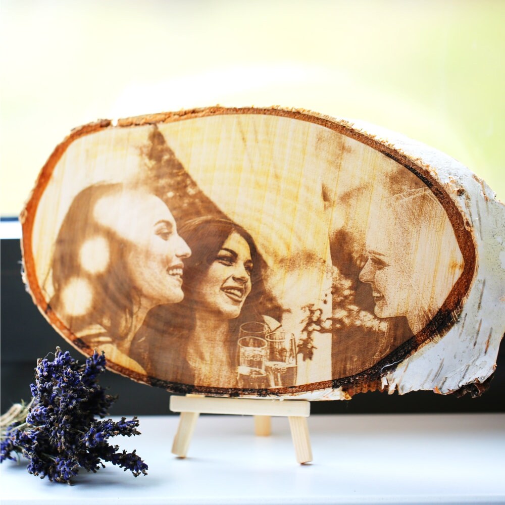Baumscheibe oval mit Foto Geschenk personalisiert mit Gravur für Trauzeugin Erinnerung Hochzeit Beste Freundinnen Jahrestag Familie Bild