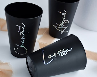 tasse personnalisée en noir pour la JGA | Gobelets réutilisables avec noms pour un enterrement de vie de jeune fille pour femme