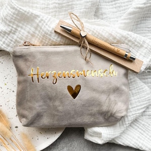 Geschenk für "Herzensmenschen" | Kosmetiktasche aus Samt und Kugelschreiber als Geschenkidee | kleines Geschenk als Danke zum Geburtstag