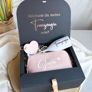 Geschenkschachtel „Möchtest du meine Trauzeugin sein? | personalisierte Geschenkbox - Trauzeugin | Kosmetiktasche und Sektglas Geschenk Box