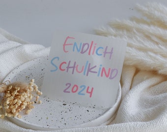 Bügelbild zum Schulanfang | Endlich Schulkind 2024 | Rosa und Lila | DIY Aufbügler zum Schulstart für T-Shirt | Shirt für Jungen und Mädchen