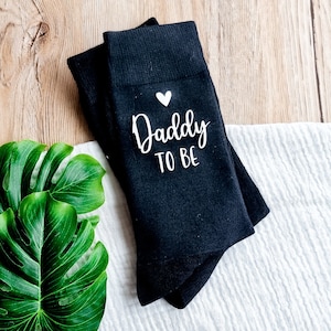 Männer Socken "Daddy to Be" | Schwangerschaftsverkündung | schwarze Strümpfe | Du wirst Papa - wir werden Eltern | Endlich Schwanger