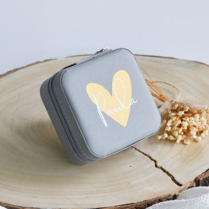 Schmuckkästchen mit Namen personalisierter Schmuckbox mit Herz Schmuckaufbewahrung für Unterwegs Geschenk für Freundin oder Schwester Bild 7