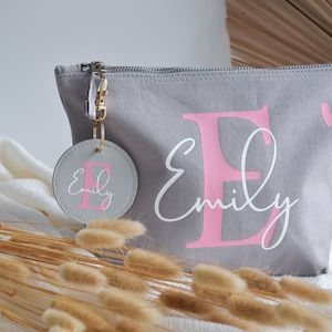 Geschenkset - personalisierte Kosmetiktasche aus Baumwolle mit Schlüsselanhänger | Buchstabe und Namen | Geschenk Freundin, Schwester, Mama