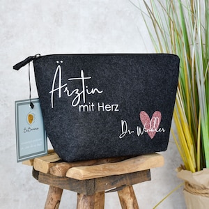 personalisierte Tasche aus Filz Ärztin mit Herz und Namen Glitzer Dankeschön Bild 9