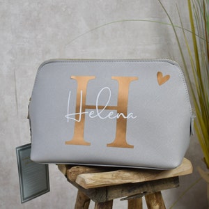 personalisierte Kosmetiktasche für Frauen Buchstabe und Namen Schminktasche für die Frau Kulturbeutel Leder-Look Geschenk Freundin Bild 9