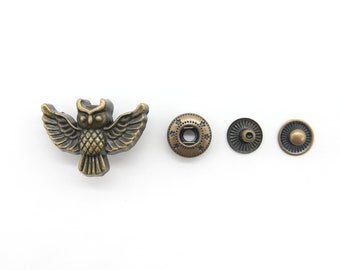 5 pieces, metal push button "flying owl", antique brass