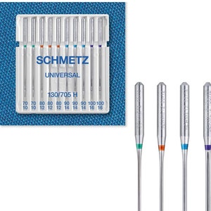 Könnte beinhalten: Eine Packung mit 10 silbernen Nähmaschinennadeln in einem durchsichtigen Kunststoffbehälter. Die Nadeln sind mit "SCHMETZ UNIVERSAL 130/705 H" beschriftet.