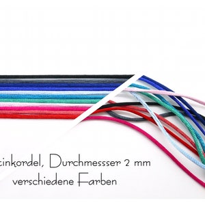 Pode incluir: Uma variedade de cores de cordão de cetim de 2 mm de diâmetro. Cordão de cetim, diâmetro 2 mm, várias cores.