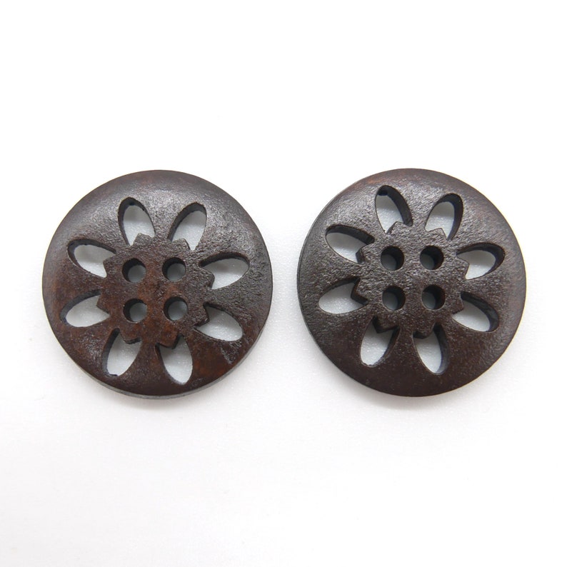 5 pieces, wooden buttons in vintage style dark brown and beige to choose from Brown