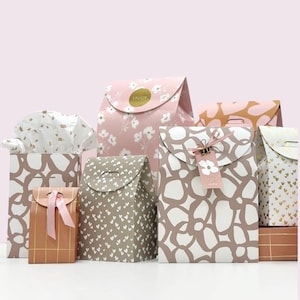 Geschenkschachtel Blumen Herzen  lila gepunktet Neon
