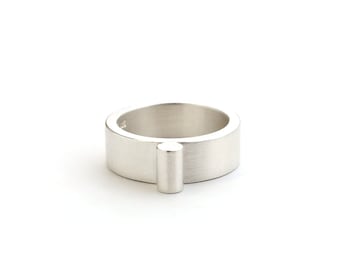 Ring with silver rod