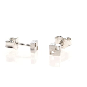 mini stud earrings 'Karo 2', silver image 1