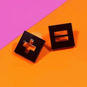 SIMPLE MATH. Asymmetrical square studs.