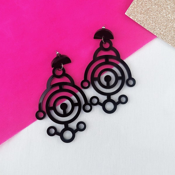 CROP CIRCLES – ARRAY. Large geometric acrylic earrings for women – two color options